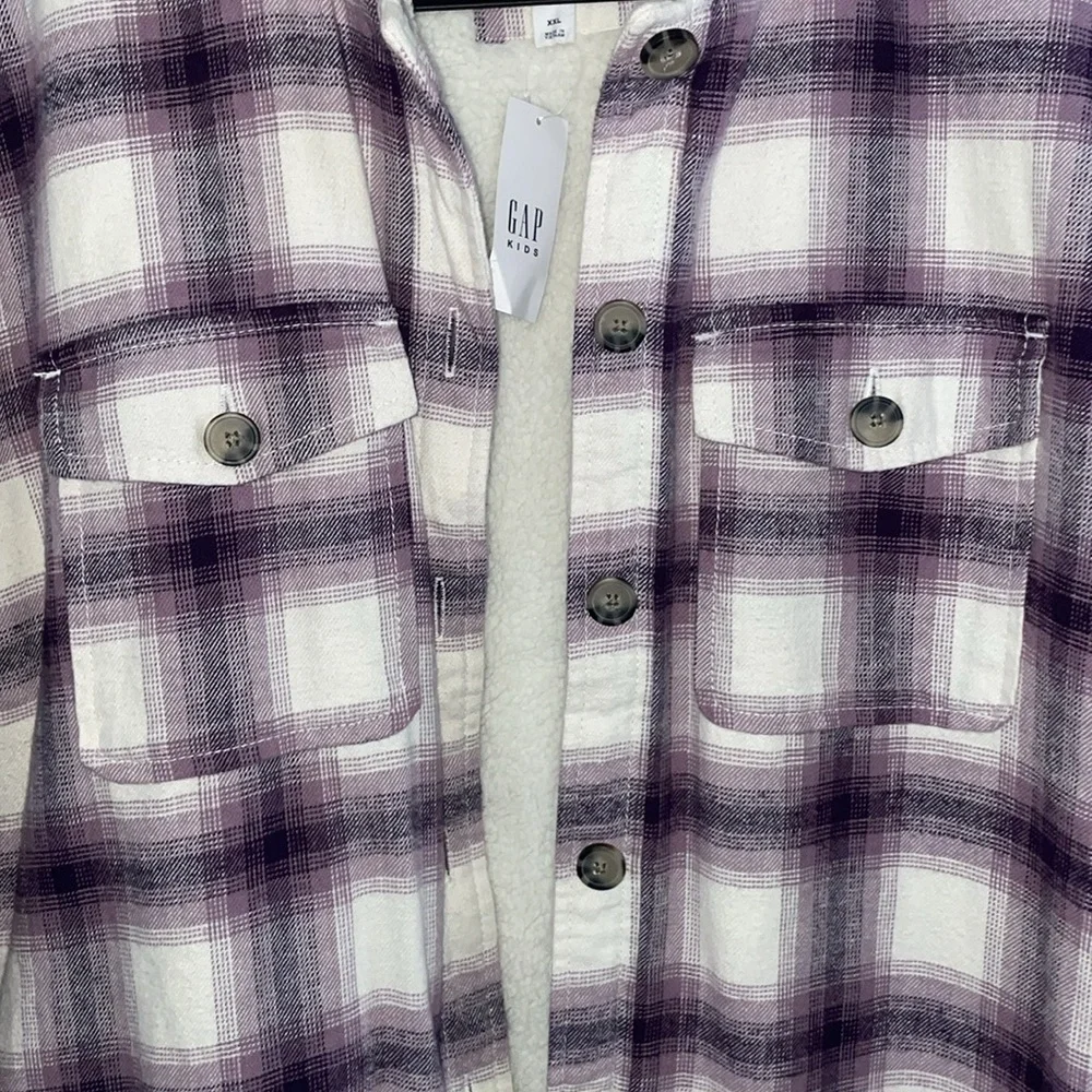 Gap purple and cream plaid Sherpa lined shacket. Girls size 14/16 - Picture 2 of 4